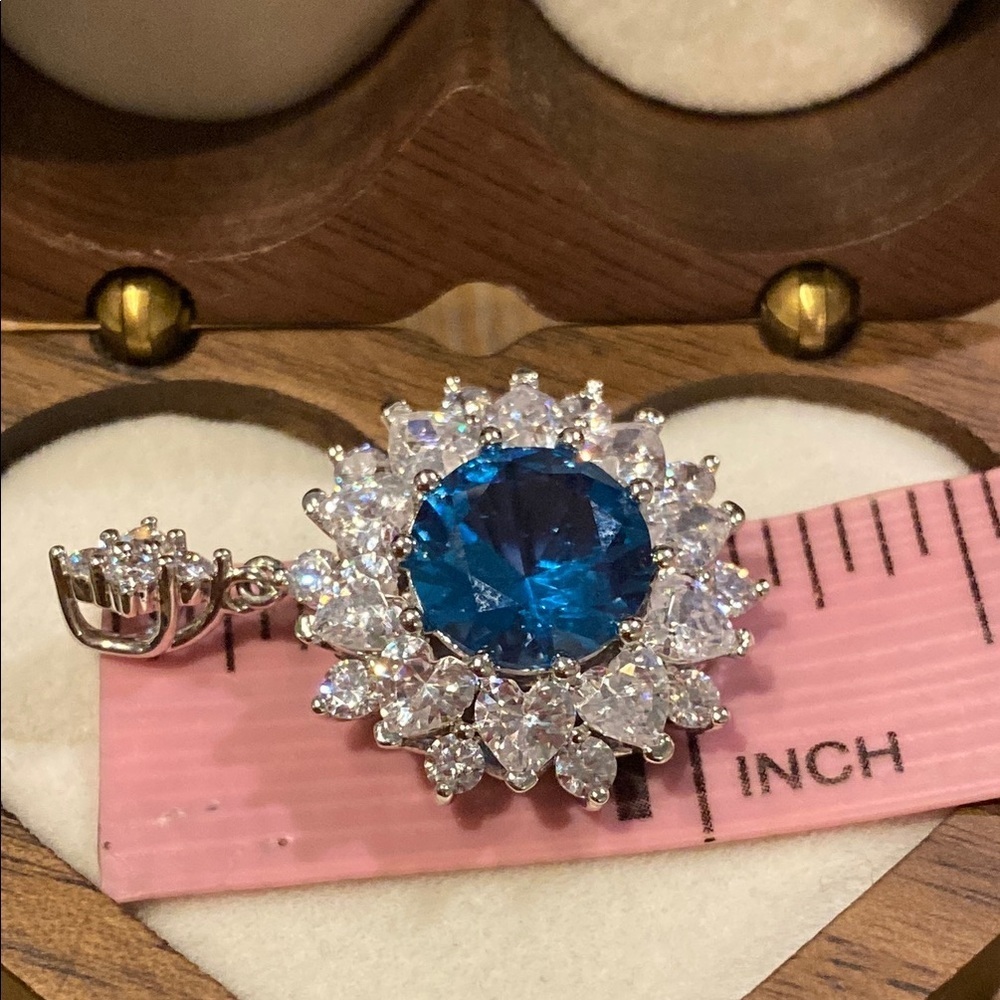 Y2K Blue Halo Crystal Pendant Princess Diana Style Statement Necklace Sunburst - Picture 8 of 8